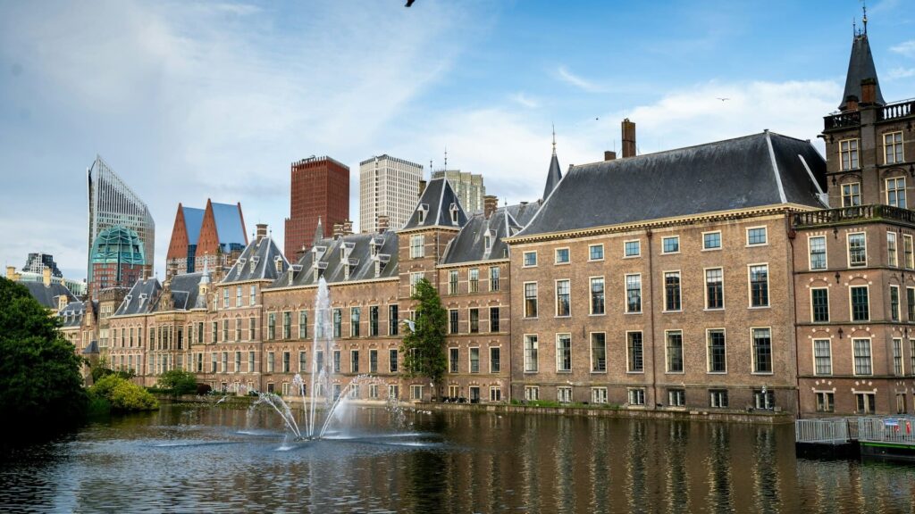 Het Binnenhof in Den Haag, centrum van overheid en toeslag aanvragen