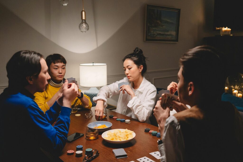 vrienden spelen een spel